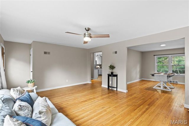 16460 Old Jamestown Road, Florissant, MO 63034