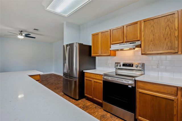 219 WOODLAKE DR, Georgetown, TX 78633