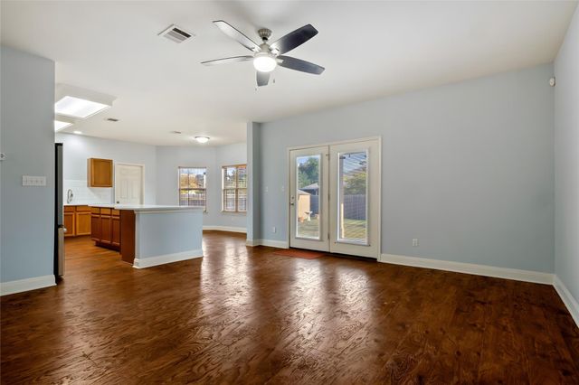 219 WOODLAKE DR, Georgetown, TX 78633