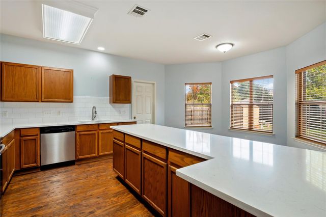 219 WOODLAKE DR, Georgetown, TX 78633