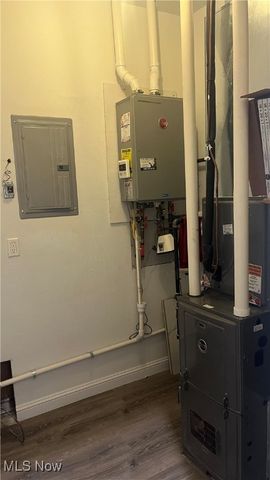 6363 Lockhaven Drive, Brook Park, OH 44142