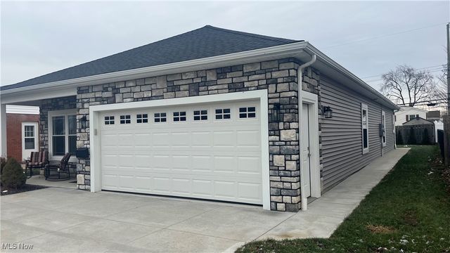 6363 Lockhaven Drive, Brook Park, OH 44142