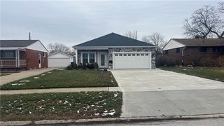 6363 Lockhaven Drive, Brook Park, OH 44142