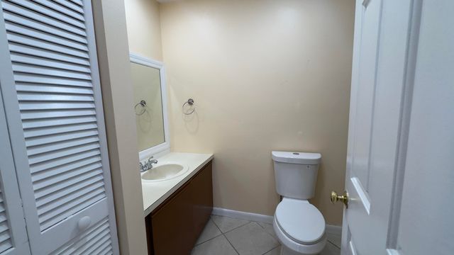 1581 Woodbridge Lakes Circle, West Palm Beach, FL 33406