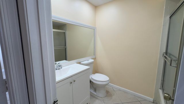 1581 Woodbridge Lakes Circle, West Palm Beach, FL 33406