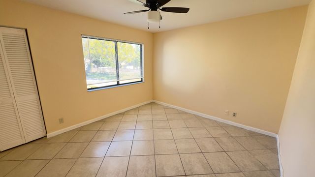 1581 Woodbridge Lakes Circle, West Palm Beach, FL 33406