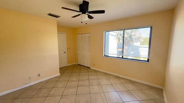 1581 Woodbridge Lakes Circle, West Palm Beach, FL 33406