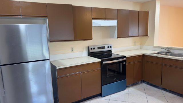 1581 Woodbridge Lakes Circle, West Palm Beach, FL 33406