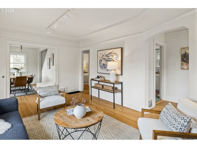 4935 Ne FLANDERS St, Portland, OR 97213