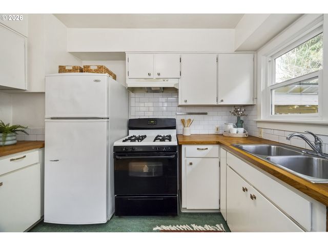 4935 Ne FLANDERS St, Portland, OR 97213