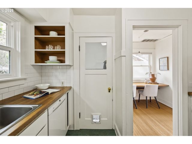 4935 Ne FLANDERS St, Portland, OR 97213