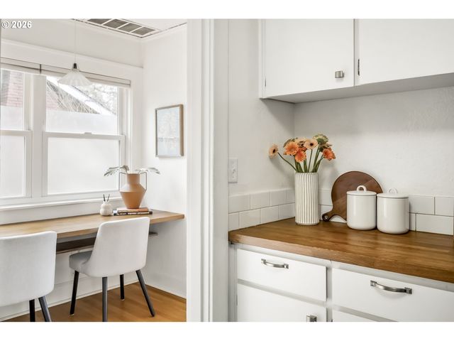 4935 Ne FLANDERS St, Portland, OR 97213