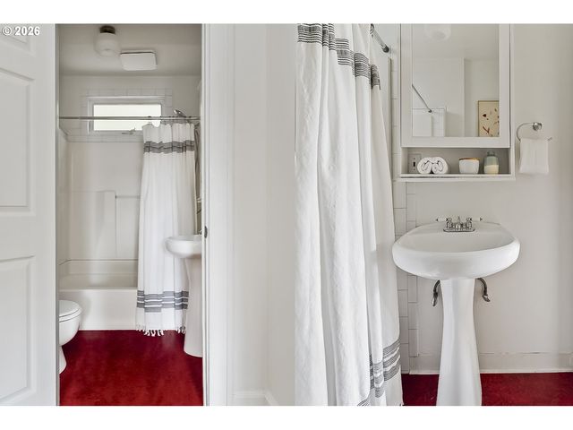 4935 Ne FLANDERS St, Portland, OR 97213