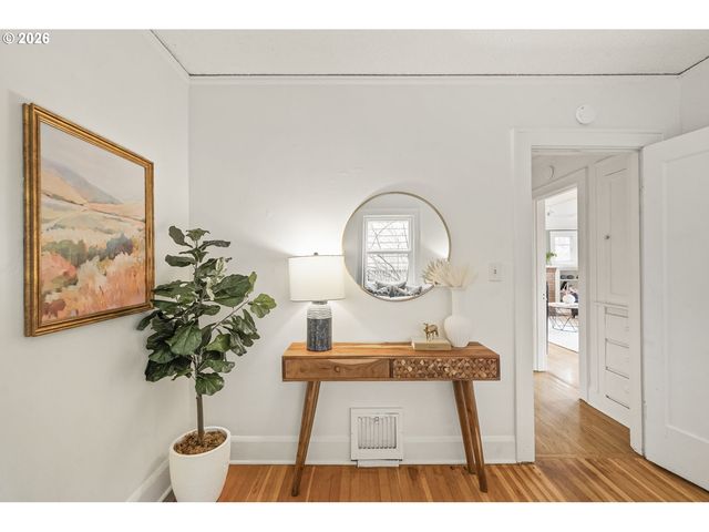 4935 Ne FLANDERS St, Portland, OR 97213