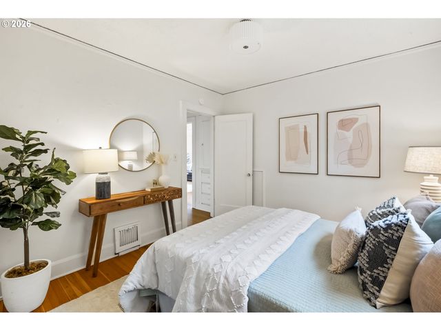 4935 Ne FLANDERS St, Portland, OR 97213