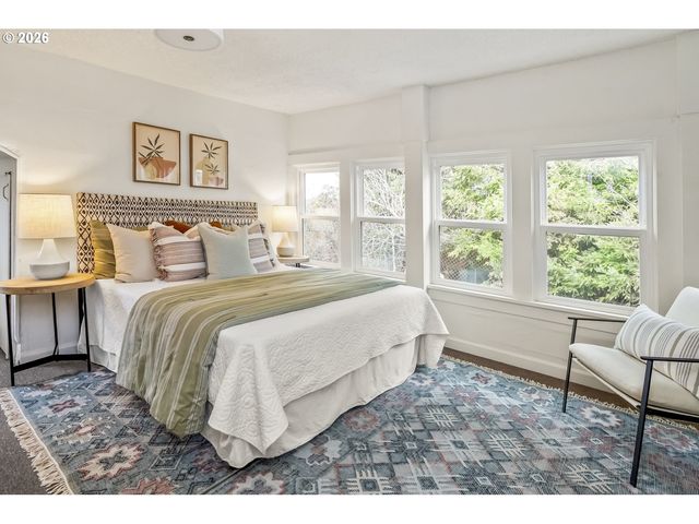 4935 Ne FLANDERS St, Portland, OR 97213