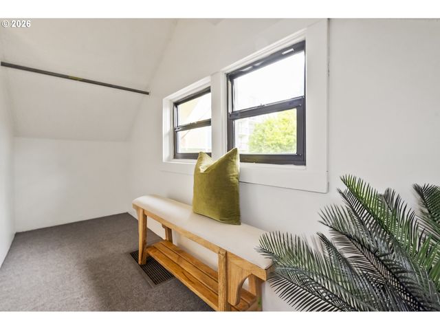 4935 Ne FLANDERS St, Portland, OR 97213