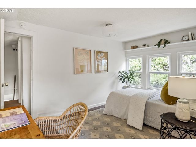 4935 Ne FLANDERS St, Portland, OR 97213