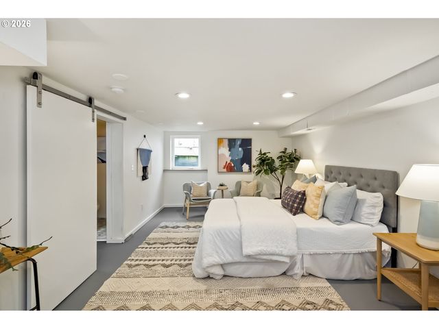 4935 Ne FLANDERS St, Portland, OR 97213