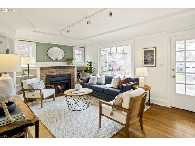 4935 Ne FLANDERS St, Portland, OR 97213