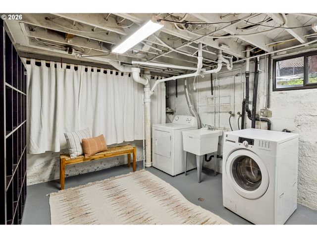 4935 Ne FLANDERS St, Portland, OR 97213