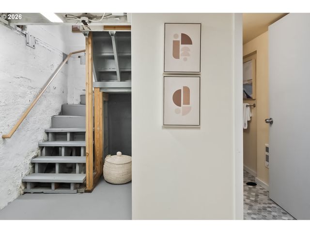 4935 Ne FLANDERS St, Portland, OR 97213