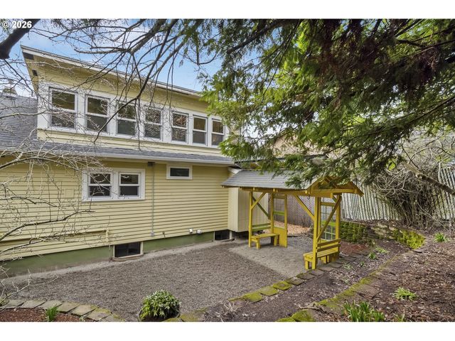 4935 Ne FLANDERS St, Portland, OR 97213