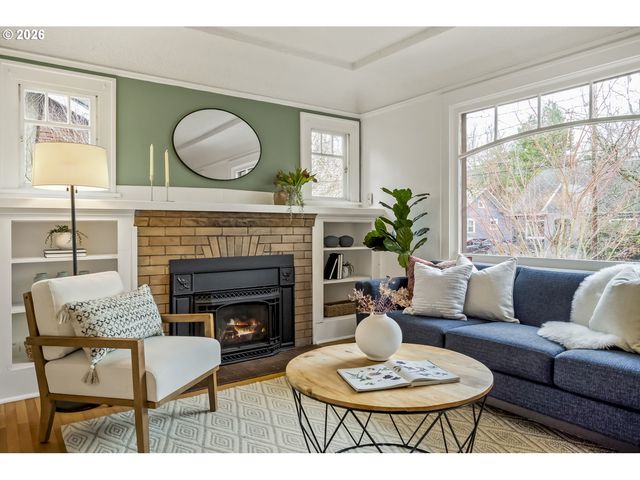 4935 Ne FLANDERS St, Portland, OR 97213