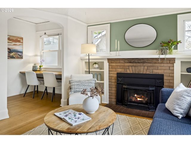 4935 Ne FLANDERS St, Portland, OR 97213