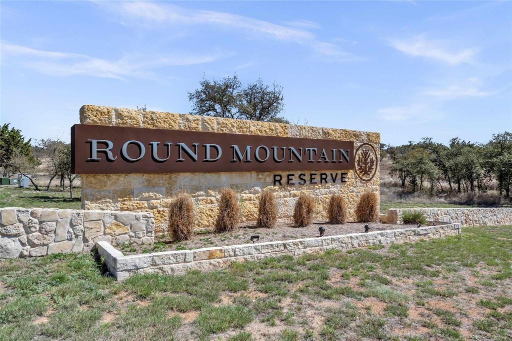607 Round Mountain DR, Round Mountain, TX 78663
