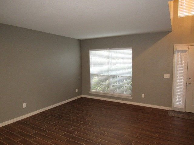 526 Newberry Street, Grand Prairie, TX 75052