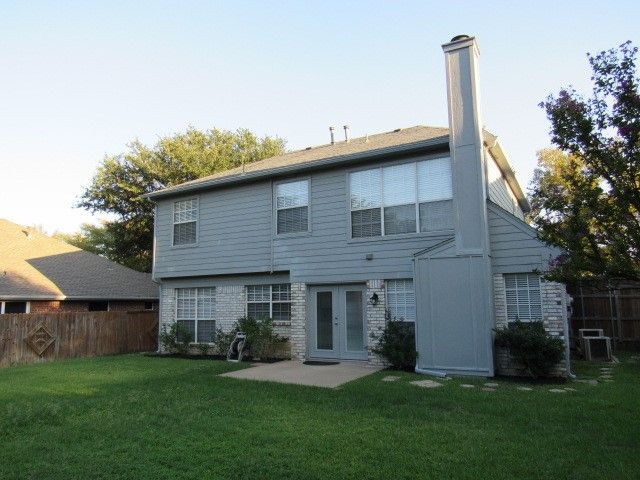 526 Newberry Street, Grand Prairie, TX 75052