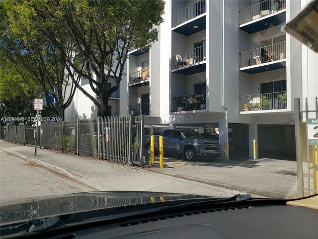 4550 W 16th Avenue 301, Hialeah, FL 33012