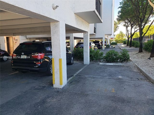 4550 W 16th Avenue 301, Hialeah, FL 33012