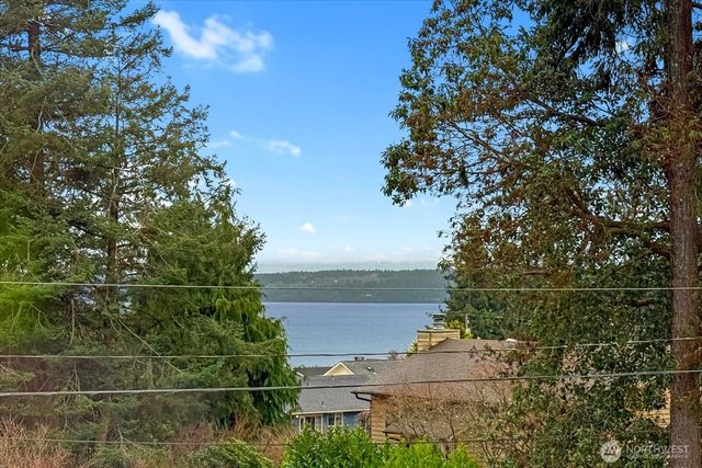 361 Grandview Avenue, Camano Island, WA 98282