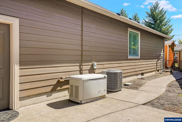7632 2nd Av N, Keizer, OR 97303