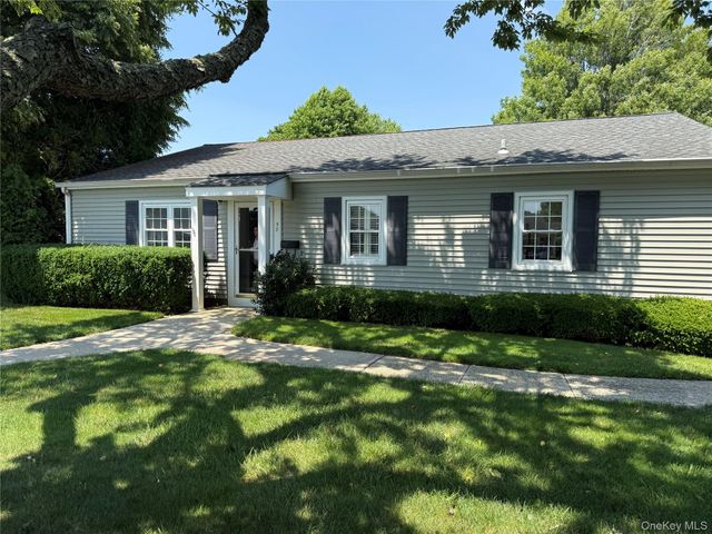 58 Harbor Road N, Amityville, NY 11701