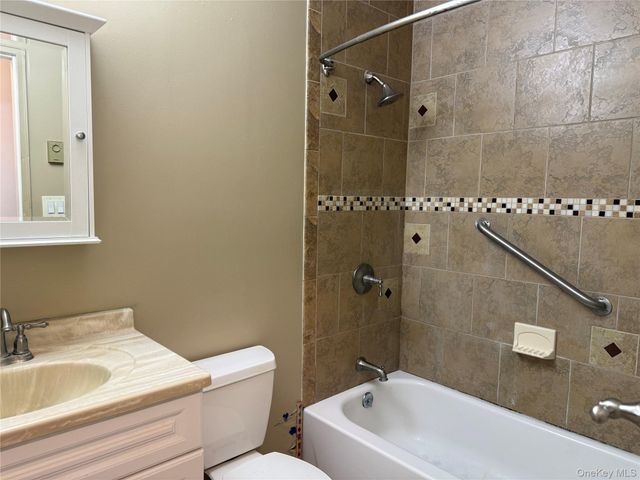 58 Harbor Road N, Amityville, NY 11701