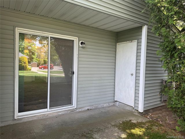 58 Harbor Road N, Amityville, NY 11701