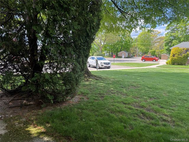 58 Harbor Road N, Amityville, NY 11701