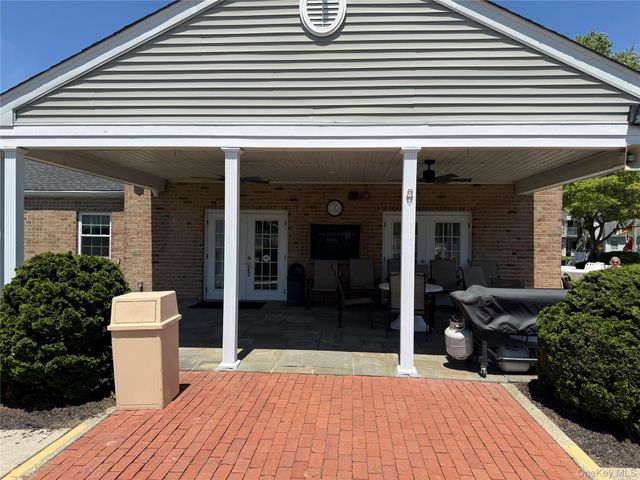 58 Harbor Road N, Amityville, NY 11701
