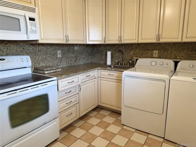 58 Harbor Road N, Amityville, NY 11701