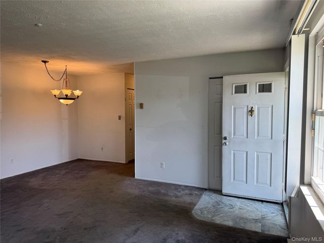 58 Harbor Road N, Amityville, NY 11701