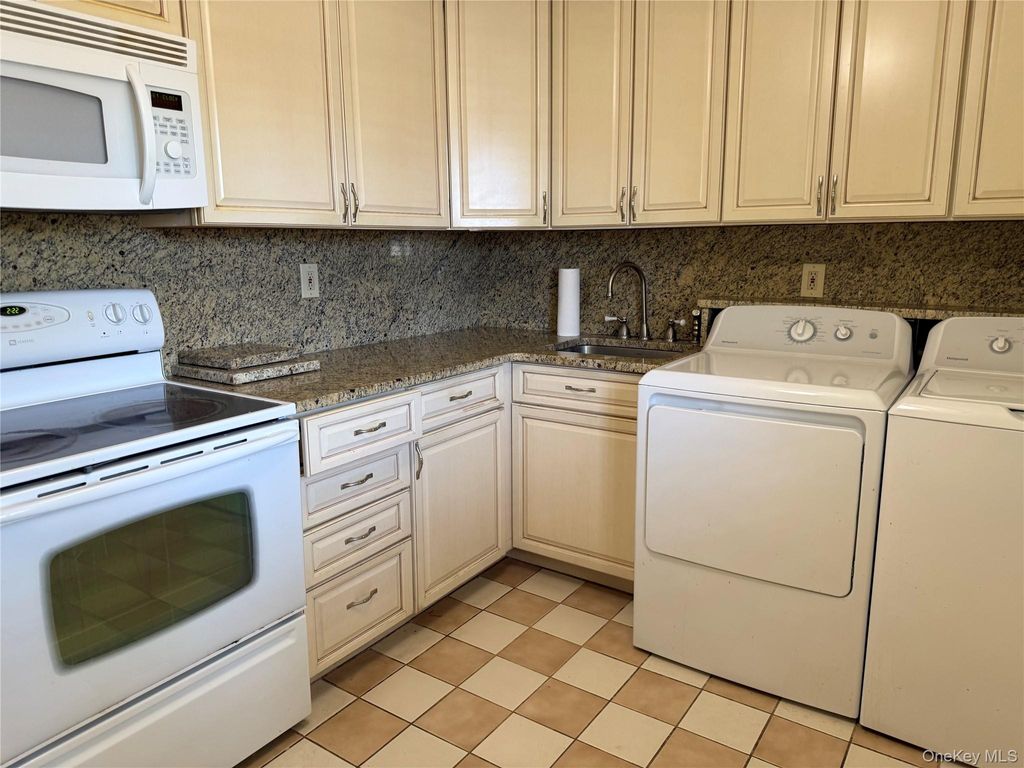 58 Harbor Road N, Amityville, NY 11701 — photo 3