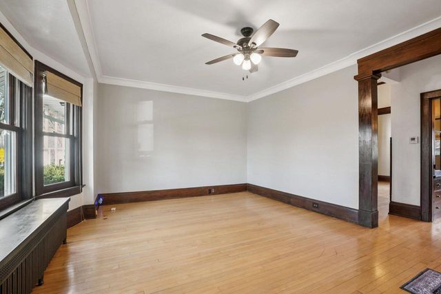 2924 N Cambridge AVENUE, Milwaukee, WI 53211