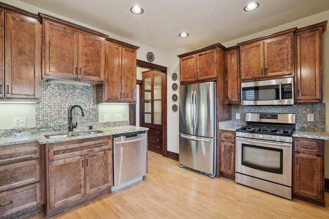 2924 N Cambridge AVENUE, Milwaukee, WI 53211