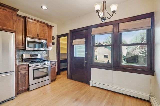 2924 N Cambridge AVENUE, Milwaukee, WI 53211