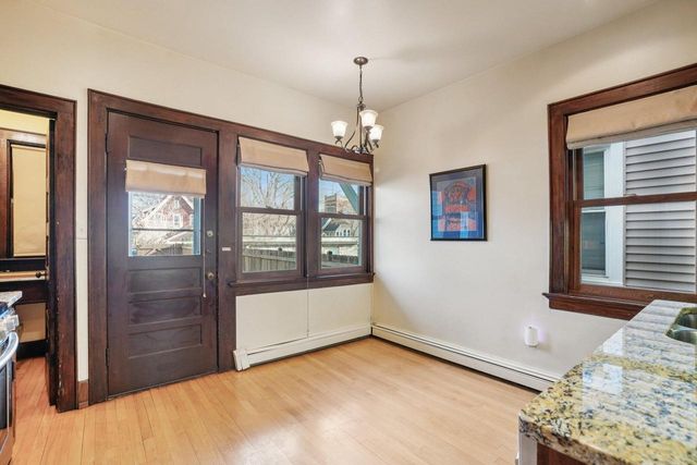 2924 N Cambridge AVENUE, Milwaukee, WI 53211