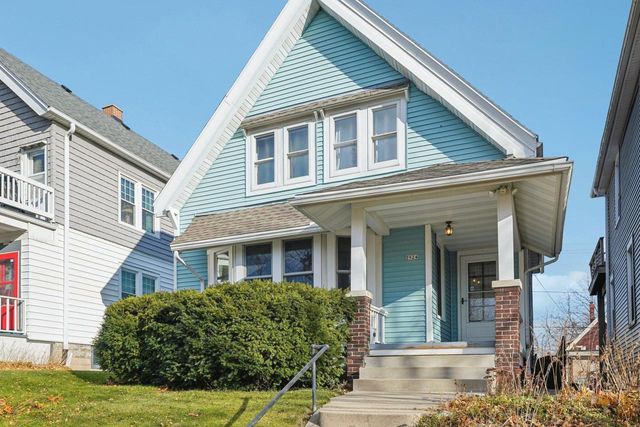 2924 N Cambridge AVENUE, Milwaukee, WI 53211