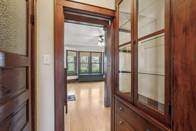 2924 N Cambridge AVENUE, Milwaukee, WI 53211